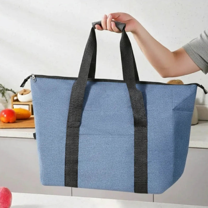 Grand sac isotherme bleu porter par une personne