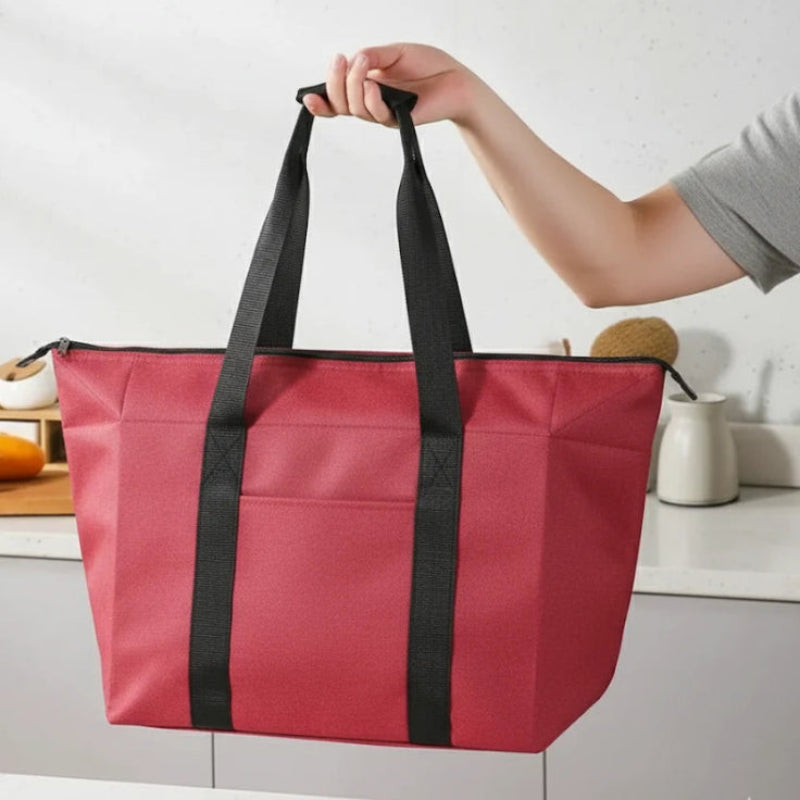Grand sac isotherme rouge tenu-par-une-personne
