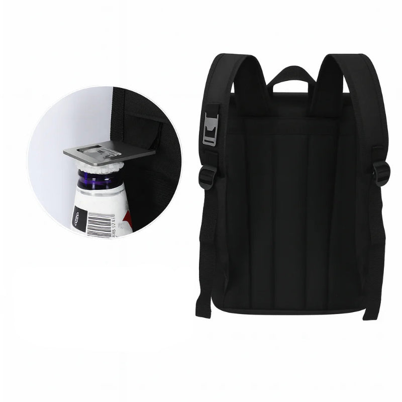 dos d’un sac à dos isotherme noir avec zoom sur l’ouvre-bouteille intégré utilisé sur une bouteille