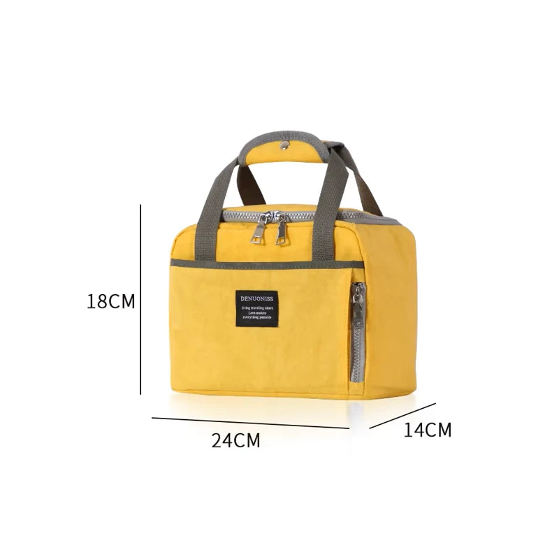 Petit sac isotherme jaune au format compact 24×18×14 cm, avec poignée renforcée et poche frontale zippée, idéal pour transporter un repas au quotidien.