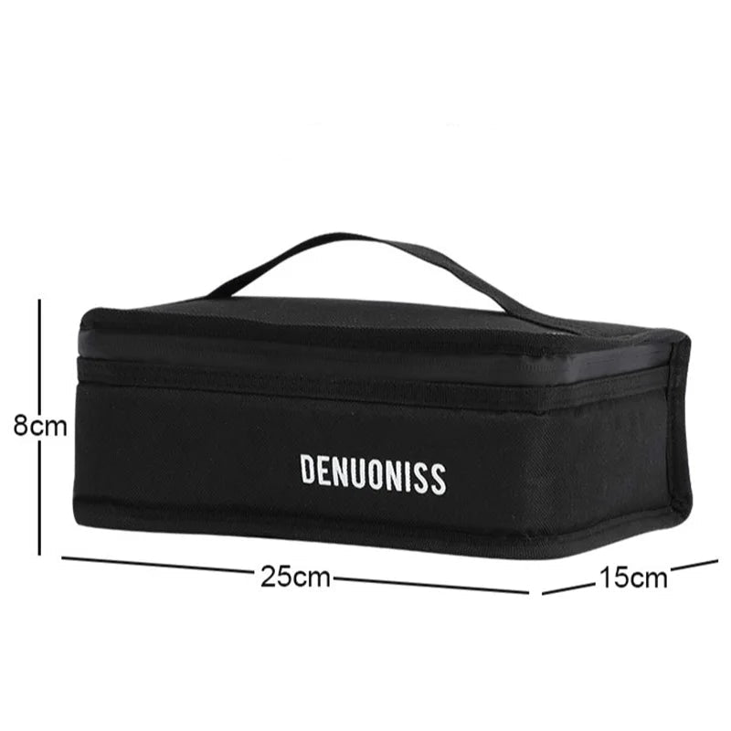 Sac isotherme noir avec ses dimensions 25×15×8 cm indiquées pour visualiser la taille.