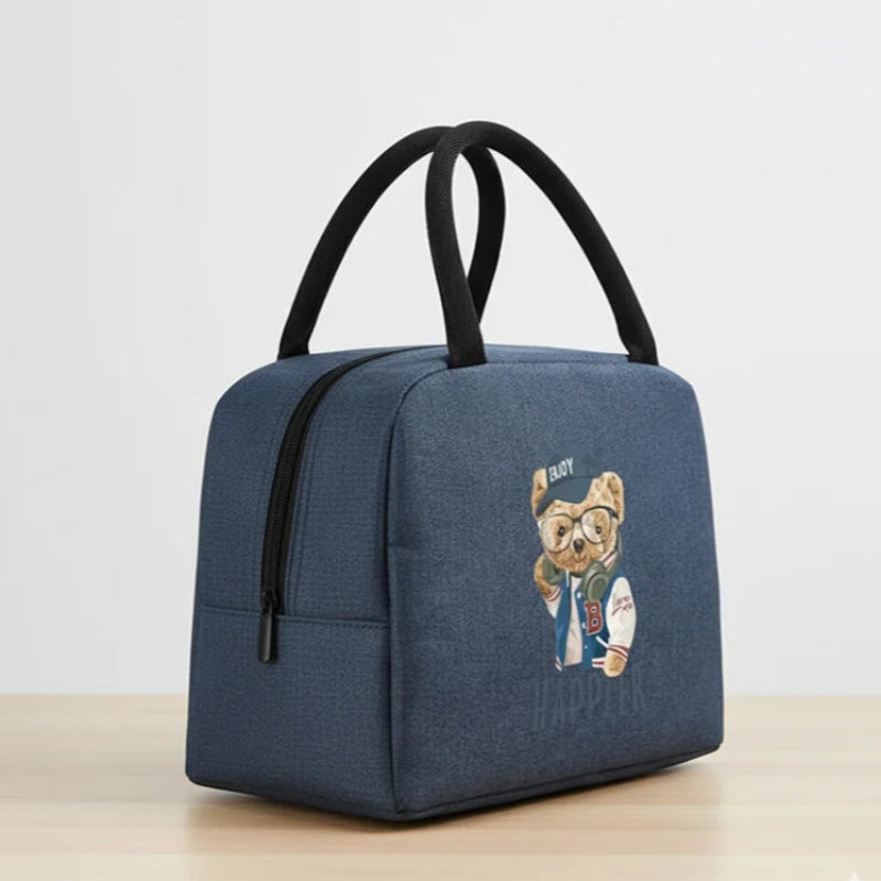 Sac isotherme repas bleu marine, vue de côté. Motif ours marron imprimé sur la face avant. poser sur une table.