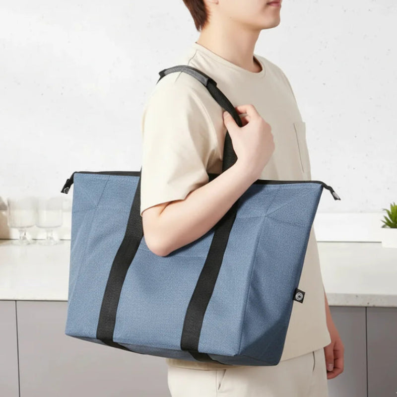 Grand sac isotherme bleu porter autour de l'épaule