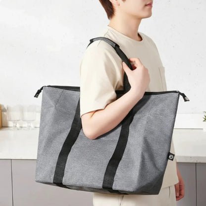 Grand sac isotherme gris porter autour de l'épaule par un homme