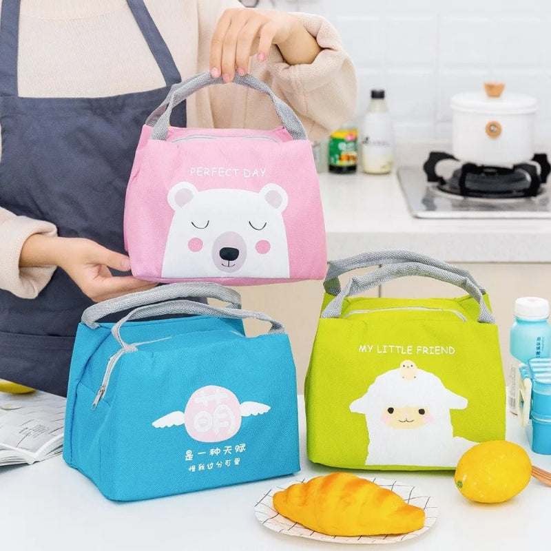 Sac isotherme bebe rose accompagné d'un sac bleu et vert avec motif