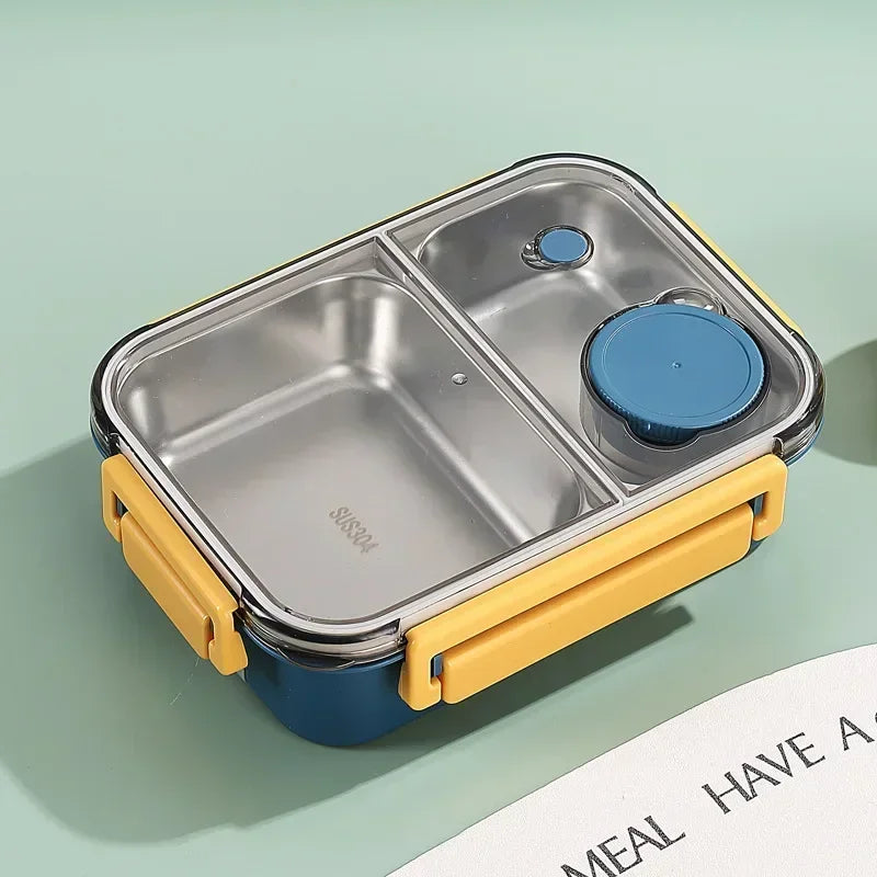Lunch box isotherme en inox bleu marine avec deux compartiments et un petit pot hermétique pour sauces, munie de poignées jaunes solides. Idéale pour transporter un repas complet tout en gardant les aliments chauds ou froids plusieurs heures.