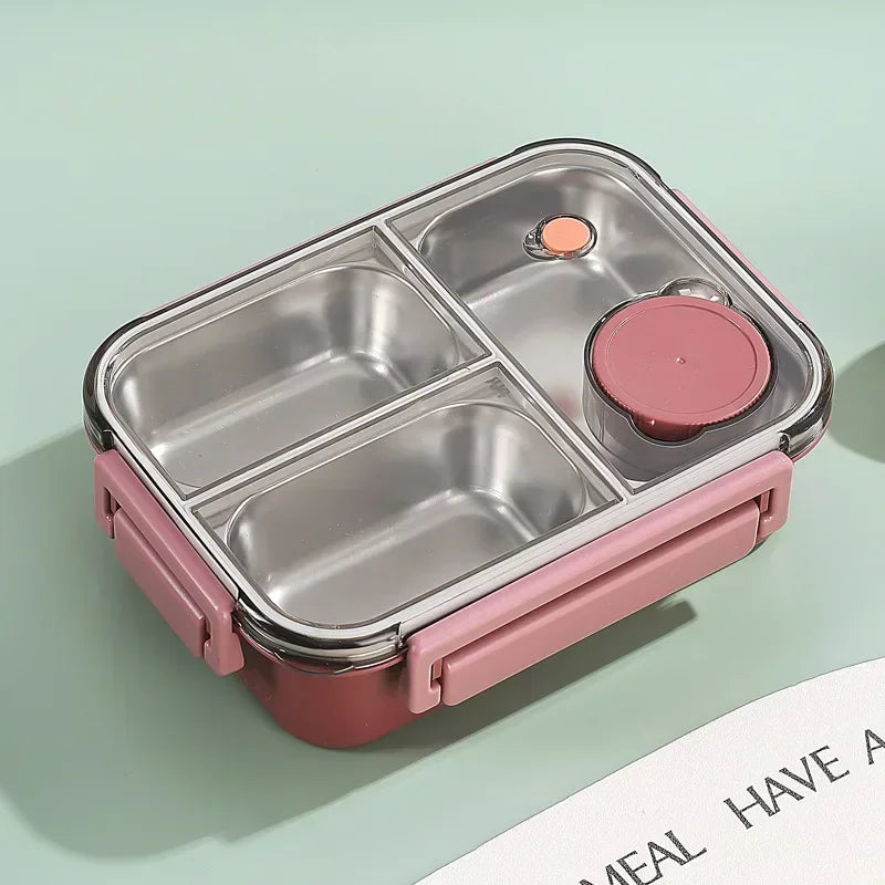 Lunch box isotherme en inox rouge avec trois compartiments et un petit pot hermétique intégré, parfaite pour séparer les plats, sauces et accompagnements tout en gardant la chaleur ou la fraîcheur des aliments pendant plusieurs heures.