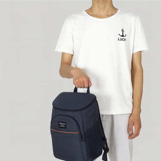 sac à dos isotherme bleu de face porter par un homme