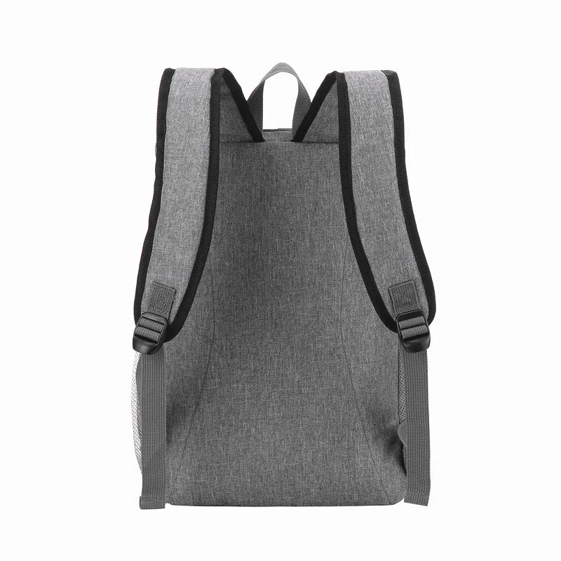 Vue arrière d’un sac à dos isotherme gris avec bretelles rembourrées noires et sangles ajustables. Conçu pour un port confortable et idéal pour les repas à emporter ou les pique-niques.