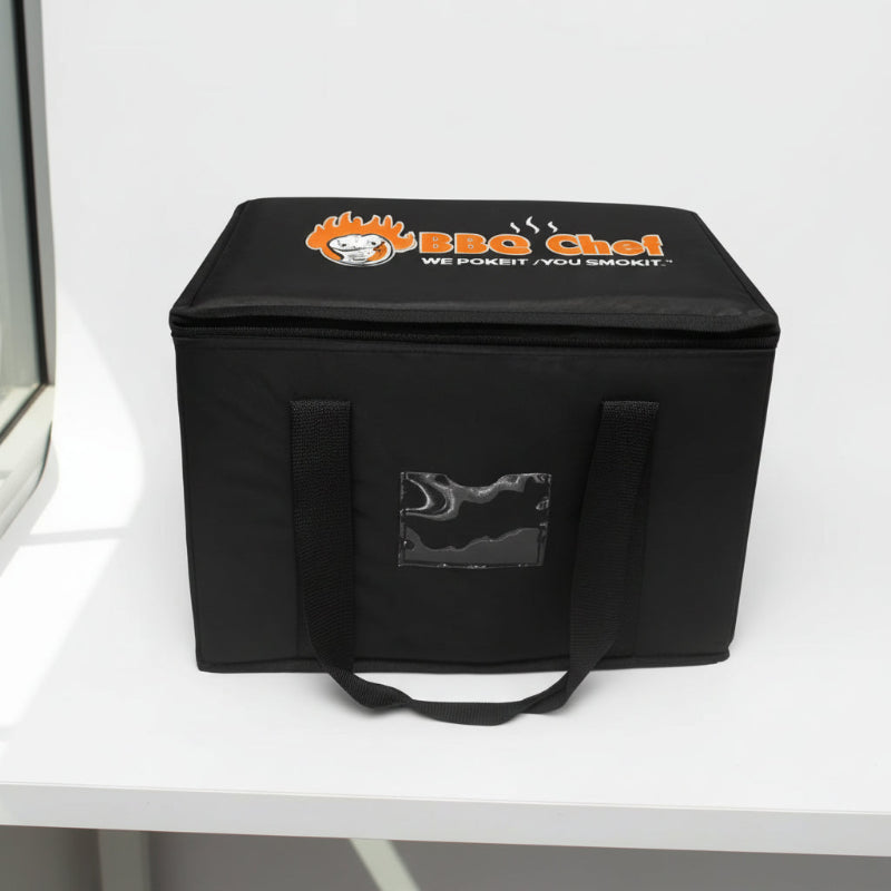 Sac isotherme noir BBQ Chef vu de face sur une table blanche, avec poignées renforcées et poche avant transparente.