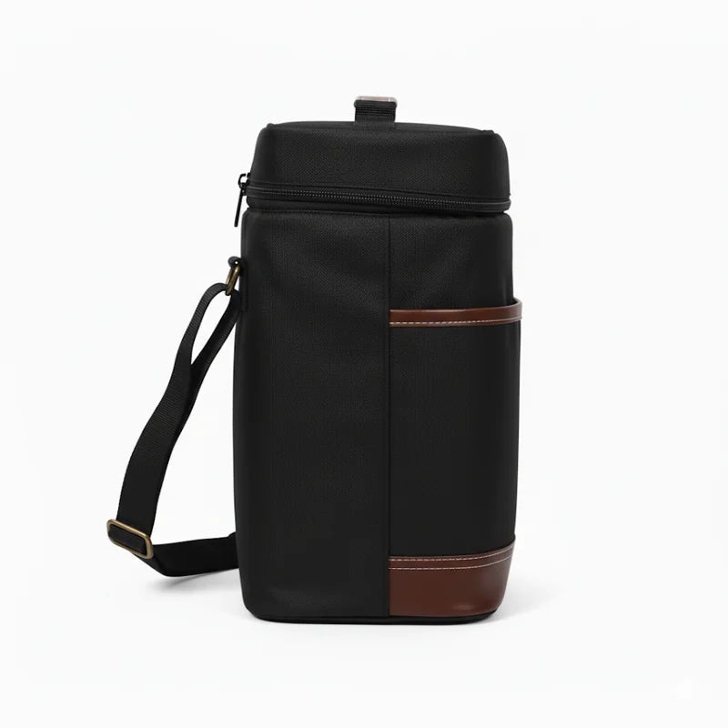 Sac isotherme bouteille noir avec détails marron, vue de côté, équipé d’une bandoulière réglable.