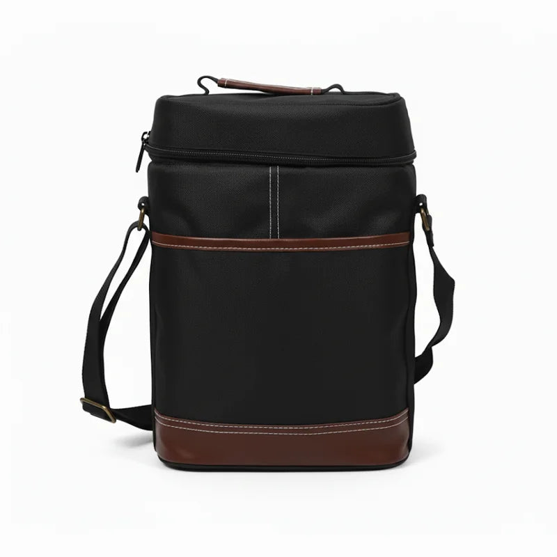 Sac isotherme bouteille noir avec finitions marron, vue de face, doté d’une poignée et d’une bandoulière ajustable.