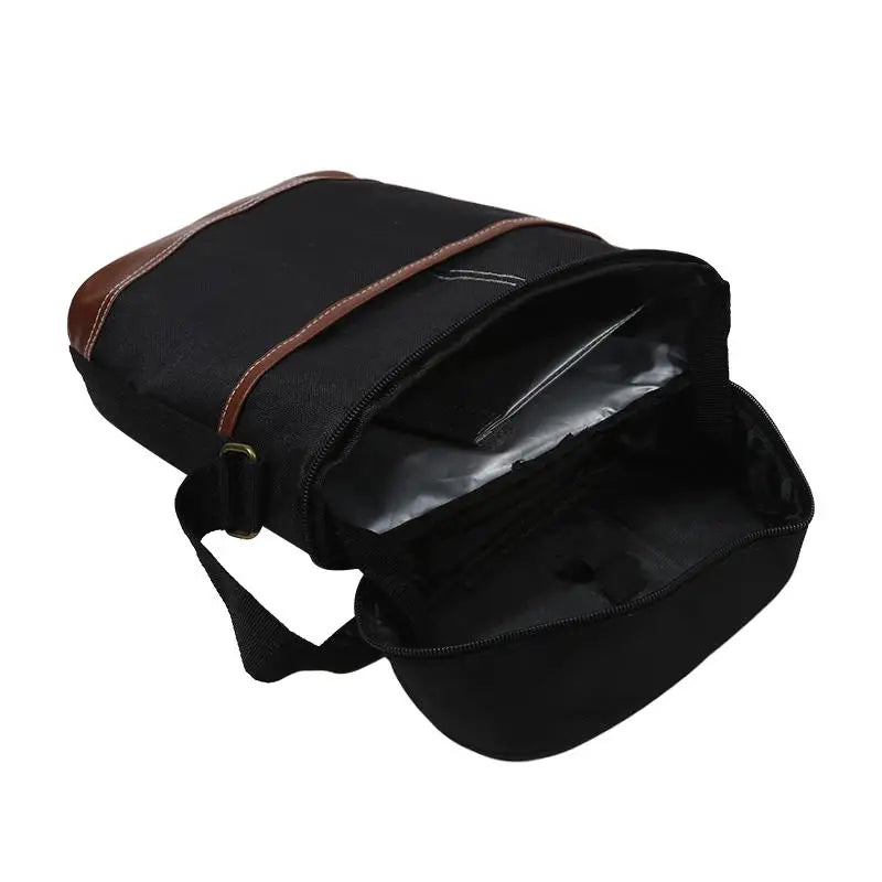 Sac isotherme bouteille noir avec finitions marron, vue ouverte, montrant la doublure intérieure isolante en aluminium.
