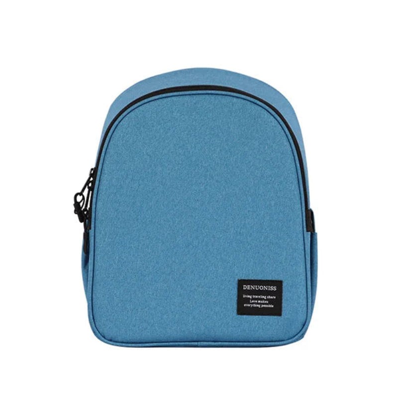 Sac isotherme enfant de couleur bleu vu de face sur fond blanc.