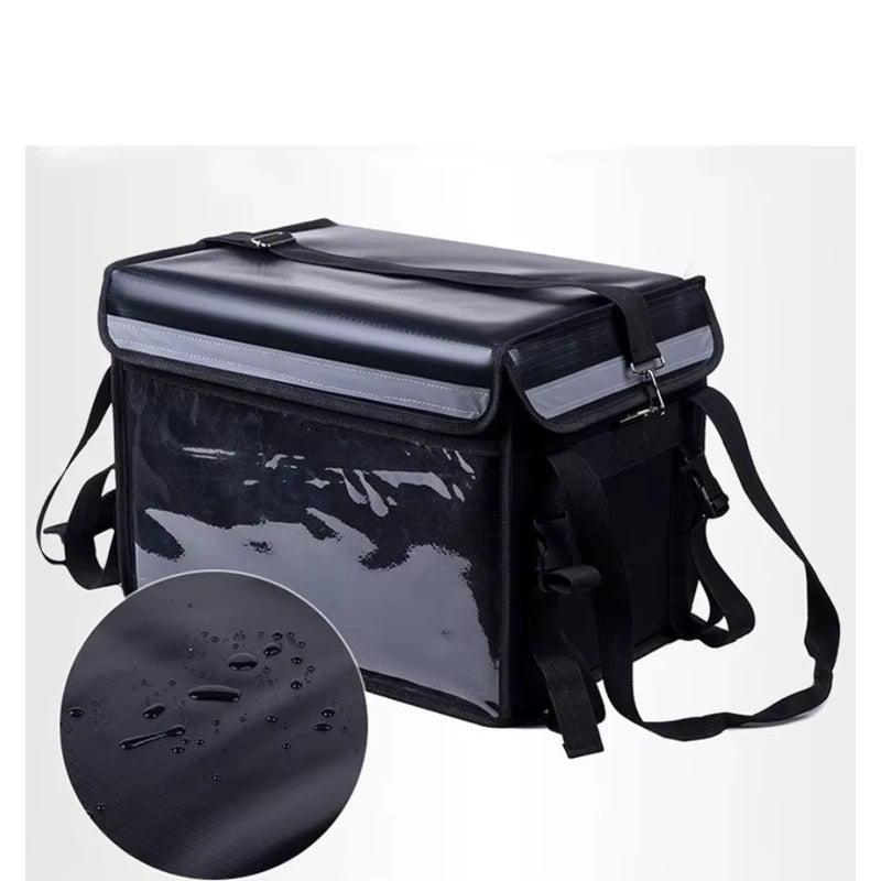 Sac isotherme noir à parois transparentes, avec revêtement étanche et bretelles de transport, accompagné d’un zoom montrant des gouttes d’eau sur la surface imperméable.