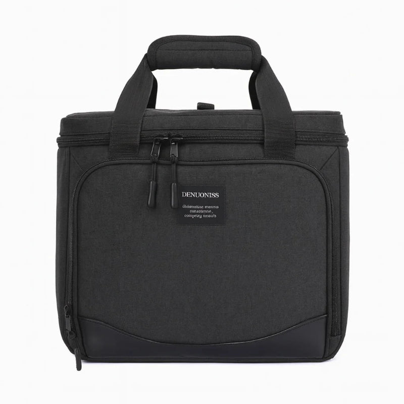 Vue de face d’un sac isotherme 13l noir avec grande poche frontale zippée, poignées renforcées et finition résistante.