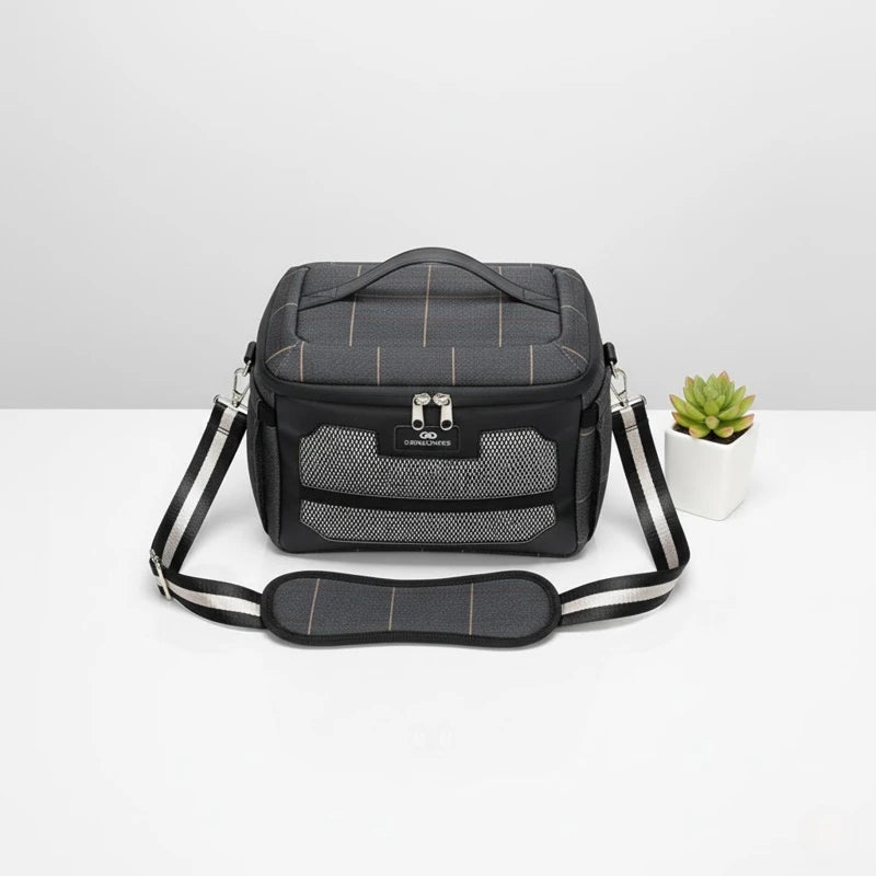 Vue du dessus d’un sac lunch isotherme gris 8L avec bandoulière réglable et poignée renforcée, idéal pour transporter un repas au travail.