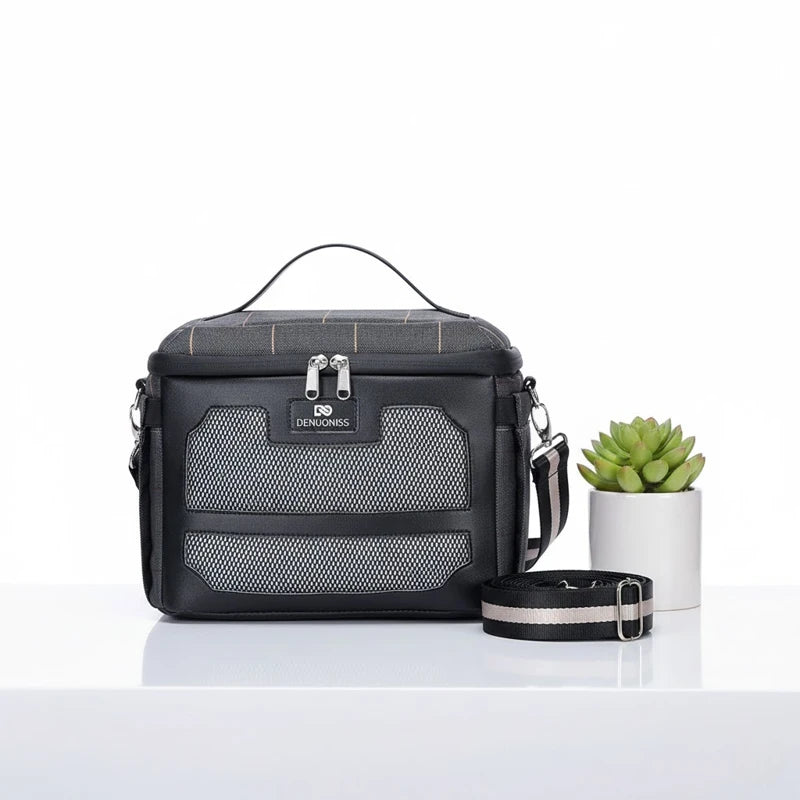 Sac lunch isotherme gris 8L vu de face, avec poignée renforcée et bandoulière amovible, idéal pour transporter un repas au travail.